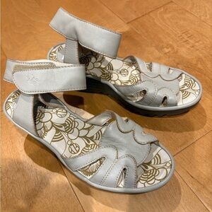 Fly London wedge leather sandals grayish tan sz 38 7 7.5